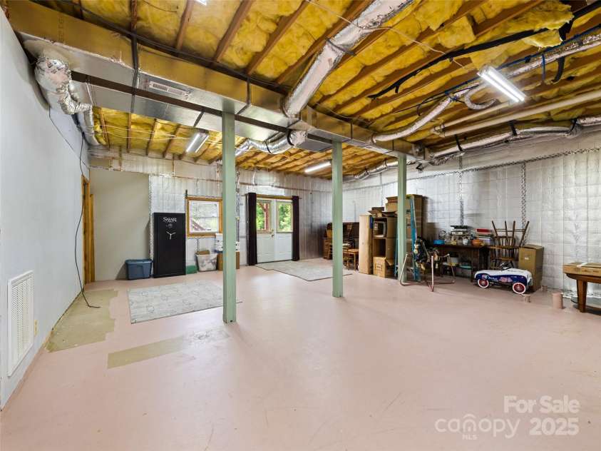 165 Lollis Lane, Bryson City, NC 28713.  MLS# CAR4274948, YatesRealty ID 2062. 