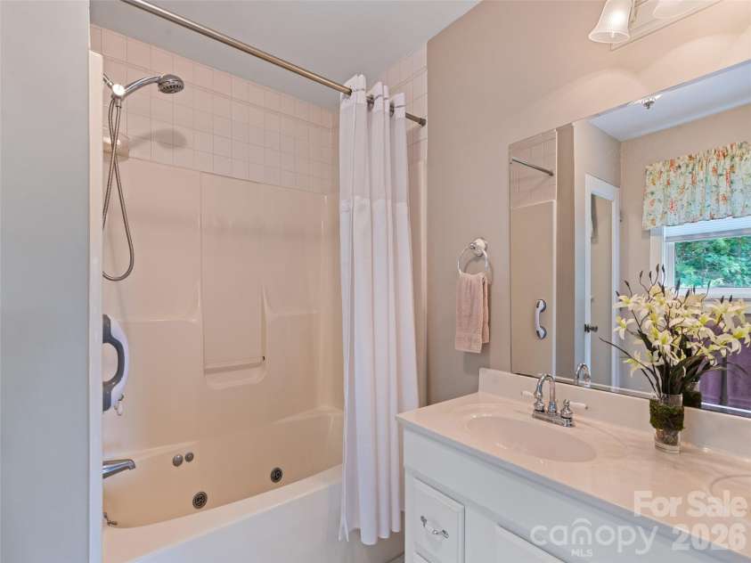 165 Lollis Lane, Bryson City, NC 28713.  MLS# CAR4274948, YatesRealty ID 2062. 