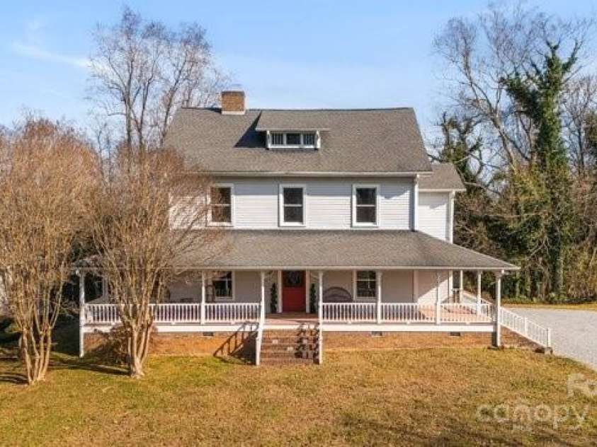 44 Bickford Avenue, Tryon, NC 28782.  MLS# CAR4328011, YatesRealty ID 2062. 