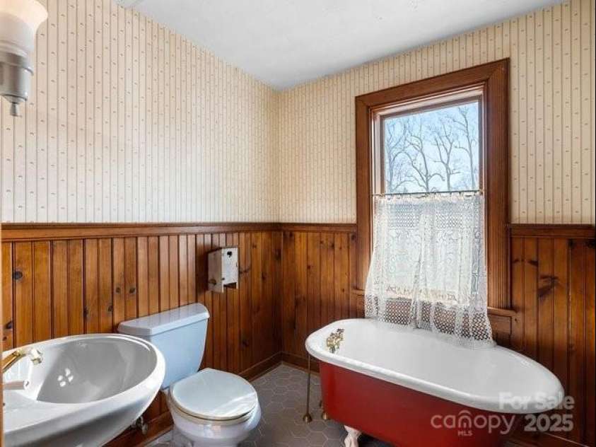 44 Bickford Avenue, Tryon, NC 28782.  MLS# CAR4328011, YatesRealty ID 2062. 