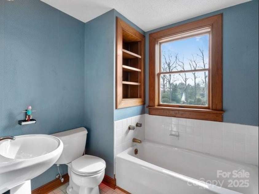 44 Bickford Avenue, Tryon, NC 28782.  MLS# CAR4328011, YatesRealty ID 2062. 
