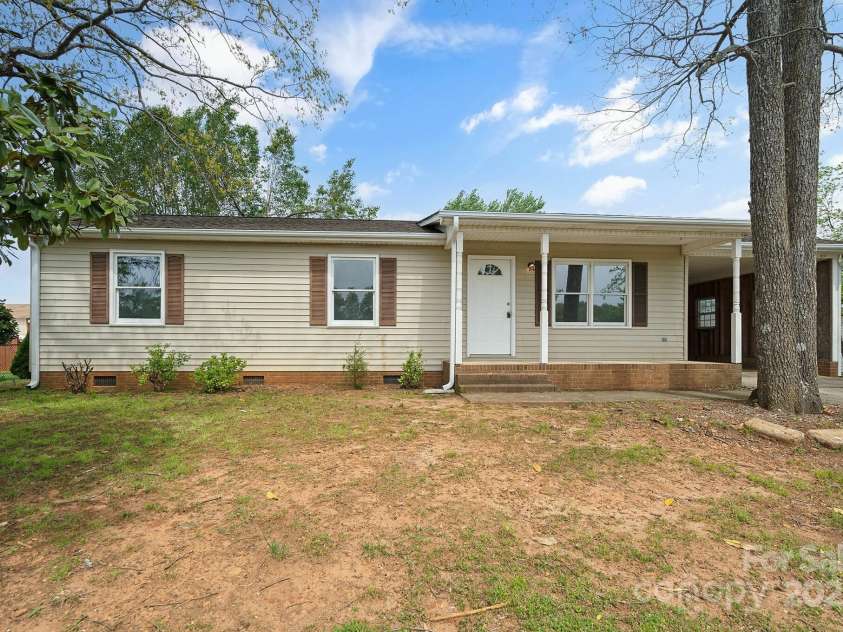 120 Tower Drive, Statesville, NC 28677.  MLS# CAR4272638, YatesRealty ID 20620. 