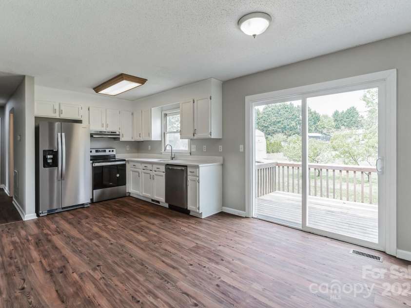 120 Tower Drive, Statesville, NC 28677.  MLS# CAR4272638, YatesRealty ID 20620. 