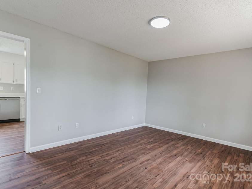 120 Tower Drive, Statesville, NC 28677.  MLS# CAR4272638, YatesRealty ID 20620. 