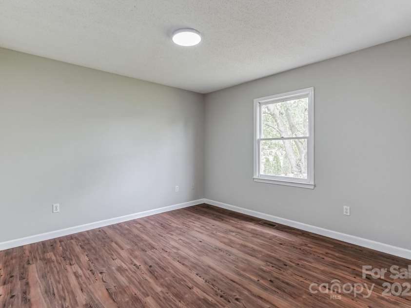 120 Tower Drive, Statesville, NC 28677.  MLS# CAR4272638, YatesRealty ID 20620. 