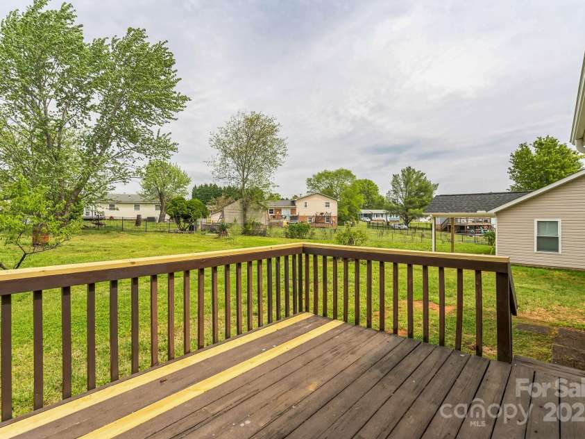 120 Tower Drive, Statesville, NC 28677.  MLS# CAR4272638, YatesRealty ID 20620. 