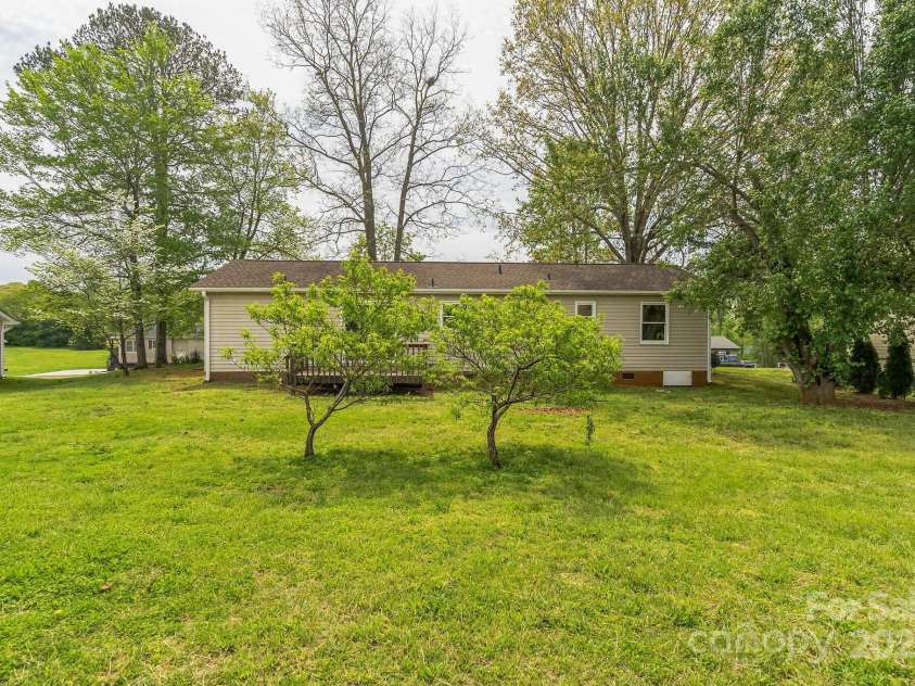 120 Tower Drive, Statesville, NC 28677.  MLS# CAR4272638, YatesRealty ID 20620. 