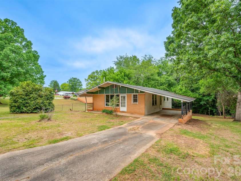 183 Seitz Drive, Forest City, NC 28043.  MLS# CAR4375504, YatesRealty ID 20621. 