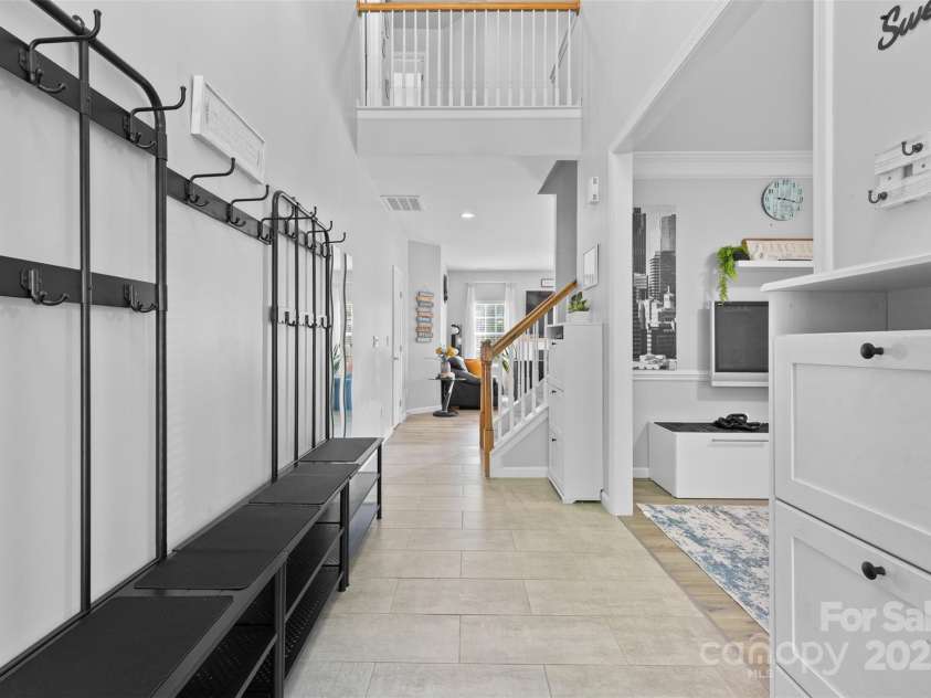 5822 Parkstone Drive, Matthews, NC 28104.  MLS# CAR4272948, YatesRealty ID 20622. 