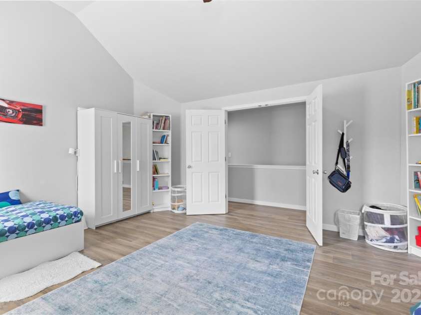 5822 Parkstone Drive, Matthews, NC 28104.  MLS# CAR4272948, YatesRealty ID 20622. 