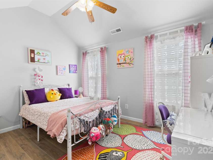 5822 Parkstone Drive, Matthews, NC 28104.  MLS# CAR4272948, YatesRealty ID 20622. 