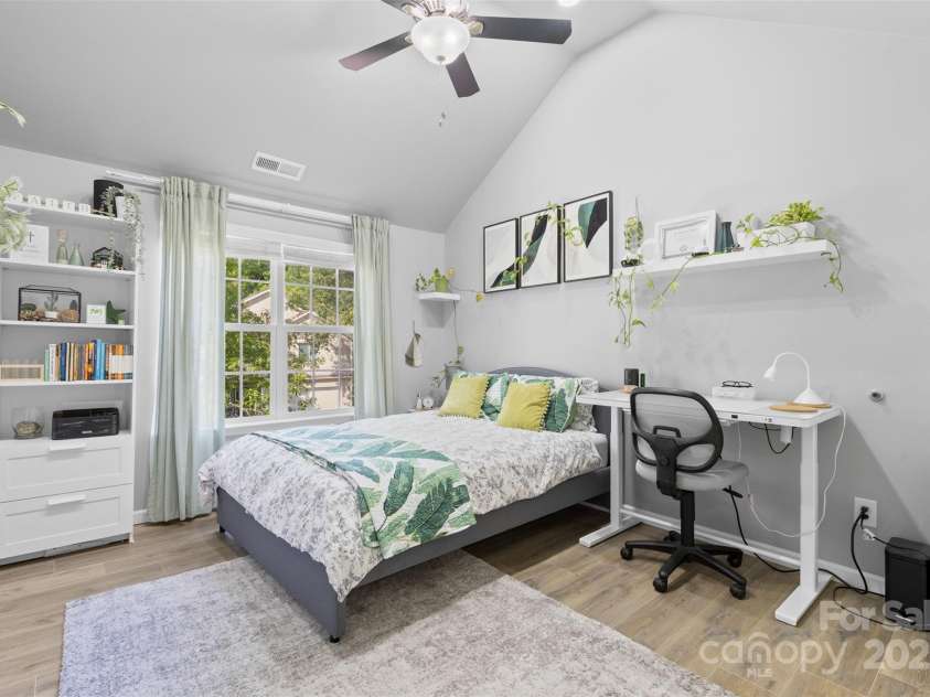 5822 Parkstone Drive, Matthews, NC 28104.  MLS# CAR4272948, YatesRealty ID 20622. 