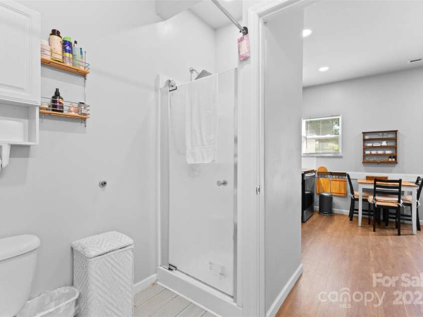 5822 Parkstone Drive, Matthews, NC 28104.  MLS# CAR4272948, YatesRealty ID 20622. 