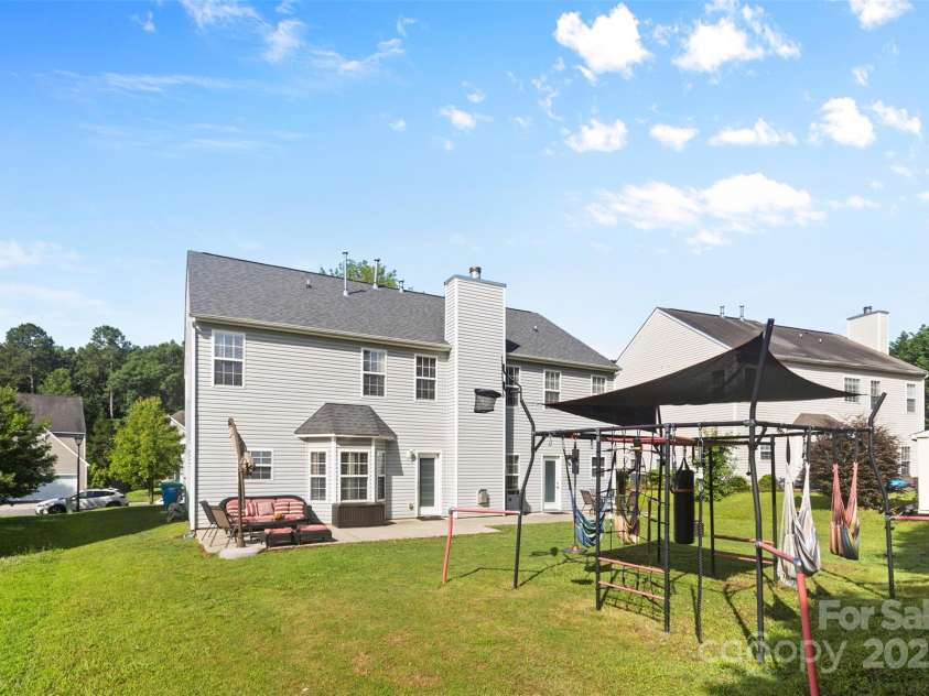 5822 Parkstone Drive, Matthews, NC 28104.  MLS# CAR4272948, YatesRealty ID 20622. 