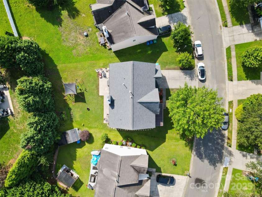 5822 Parkstone Drive, Matthews, NC 28104.  MLS# CAR4272948, YatesRealty ID 20622. 