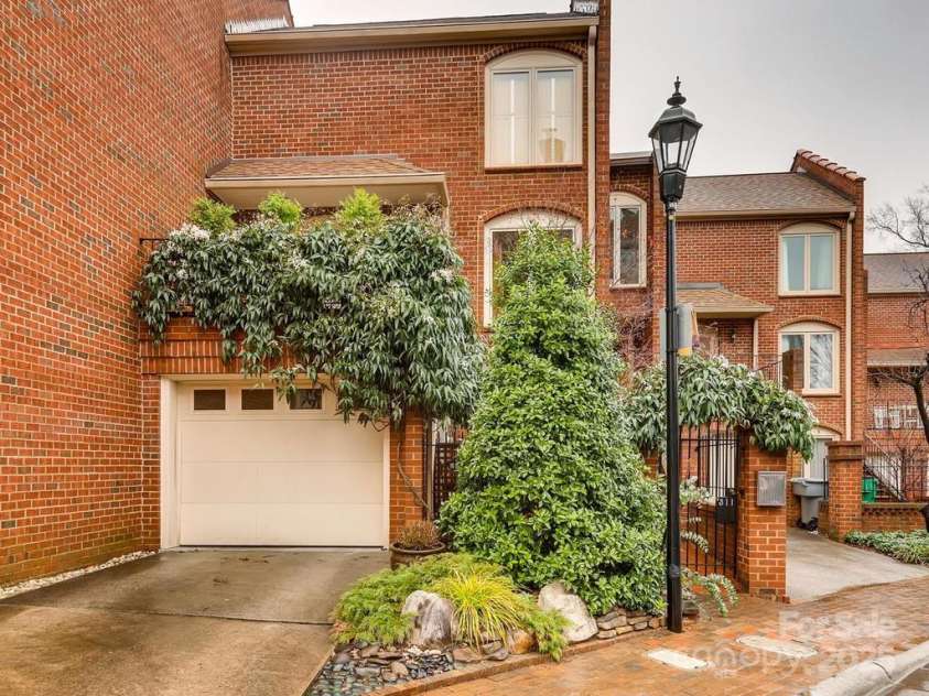 311 Settlers Lane, Charlotte, NC 28202.  MLS# CAR4273095, YatesRealty ID 20623. 
