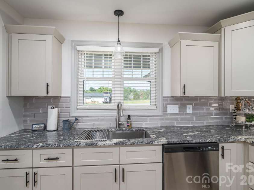 142 Alf Hoover Road, Lincolnton, NC 28092.  MLS# CAR4377598, YatesRealty ID 20624. 