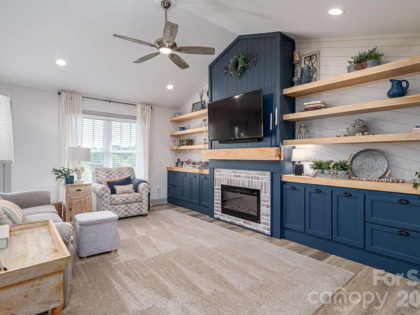 142 Alf Hoover Road, Lincolnton, NC 28092.  MLS# CAR4377598, YatesRealty ID 20624. 