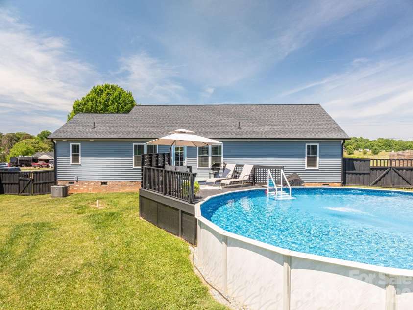 142 Alf Hoover Road, Lincolnton, NC 28092.  MLS# CAR4377598, YatesRealty ID 20624. 