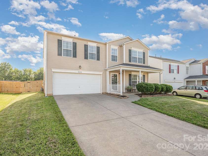 9822 Bayview Parkway, Charlotte, NC 28216.  MLS# CAR4273086, YatesRealty ID 20625. 