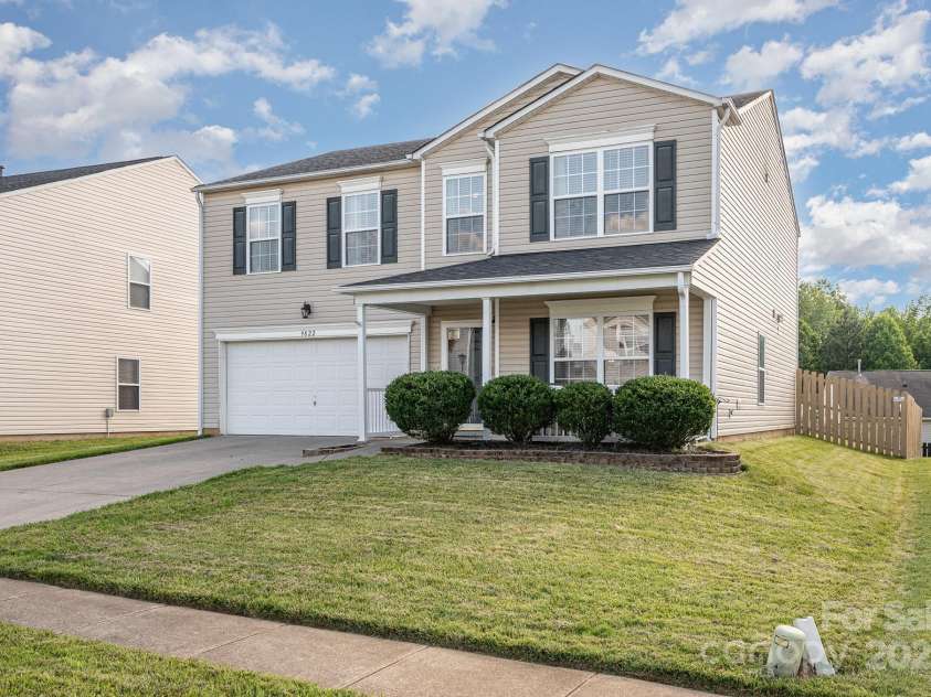 9822 Bayview Parkway, Charlotte, NC 28216.  MLS# CAR4273086, YatesRealty ID 20625. 