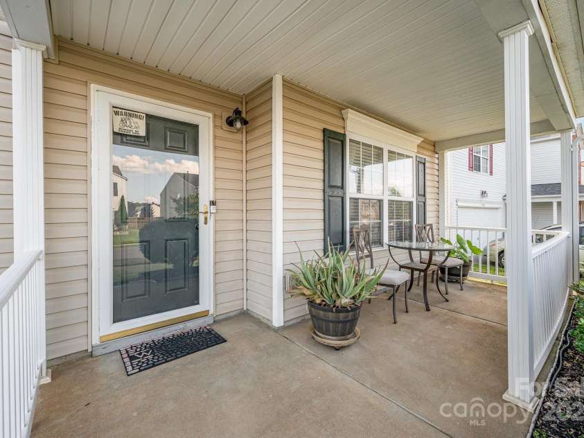 9822 Bayview Parkway, Charlotte, NC 28216.  MLS# CAR4273086, YatesRealty ID 20625. 