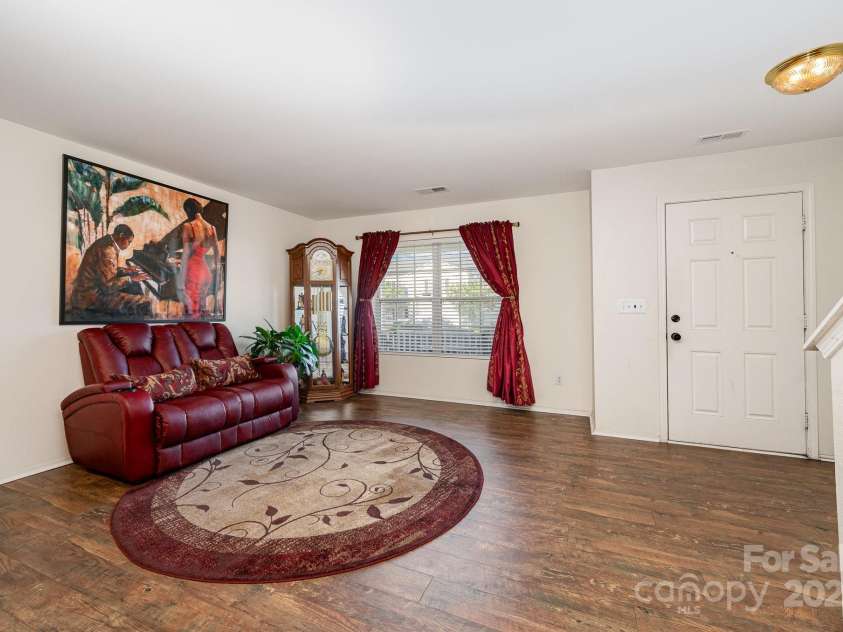 9822 Bayview Parkway, Charlotte, NC 28216.  MLS# CAR4273086, YatesRealty ID 20625. 