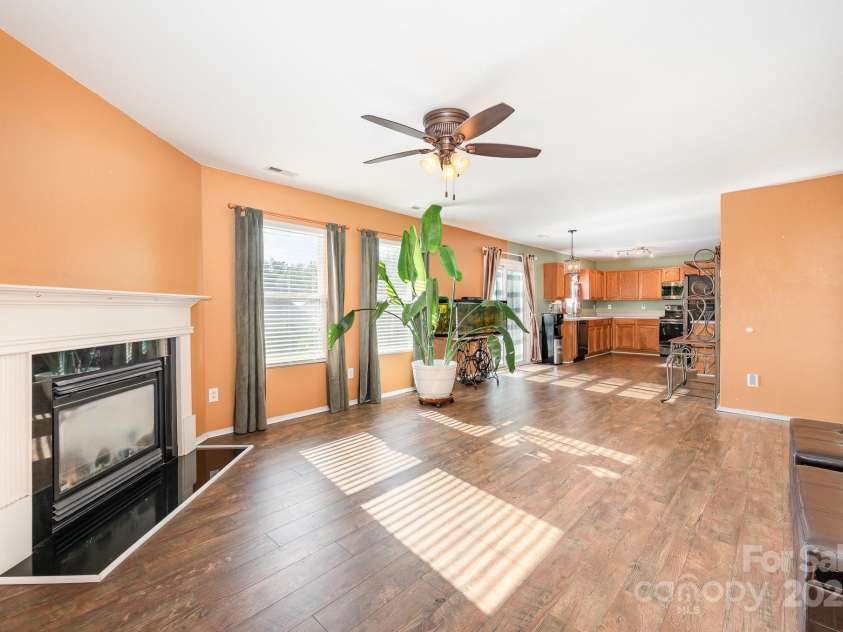 9822 Bayview Parkway, Charlotte, NC 28216.  MLS# CAR4273086, YatesRealty ID 20625. 