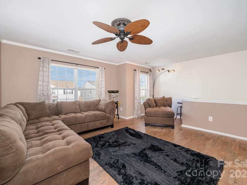 9822 Bayview Parkway, Charlotte, NC 28216.  MLS# CAR4273086, YatesRealty ID 20625. 