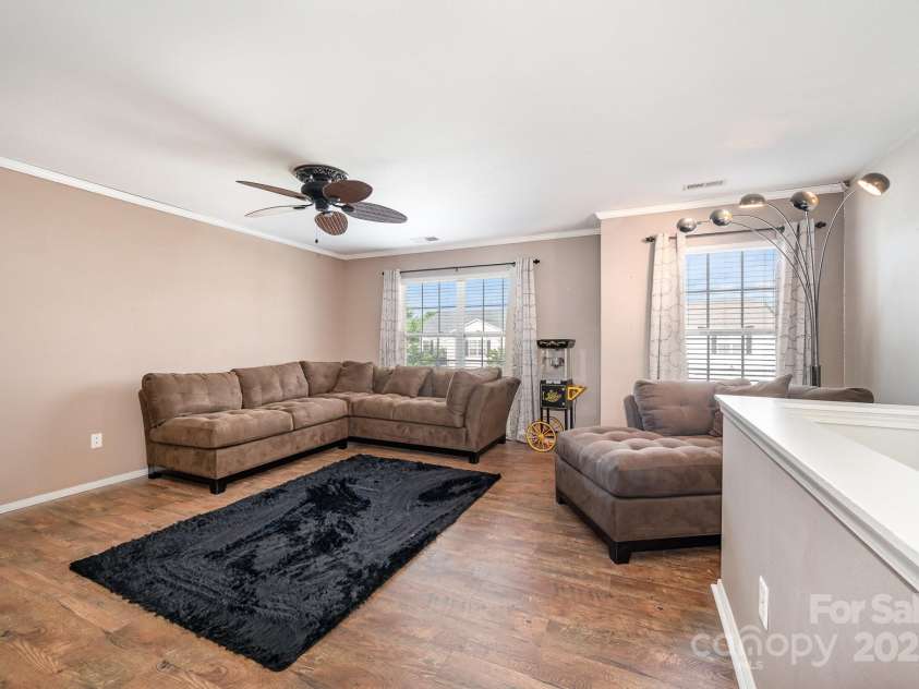 9822 Bayview Parkway, Charlotte, NC 28216.  MLS# CAR4273086, YatesRealty ID 20625. 