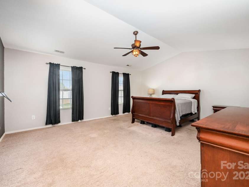 9822 Bayview Parkway, Charlotte, NC 28216.  MLS# CAR4273086, YatesRealty ID 20625. 