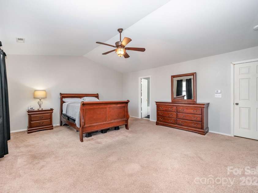 9822 Bayview Parkway, Charlotte, NC 28216.  MLS# CAR4273086, YatesRealty ID 20625. 