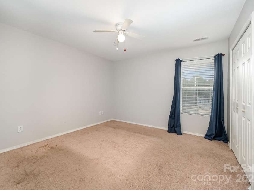9822 Bayview Parkway, Charlotte, NC 28216.  MLS# CAR4273086, YatesRealty ID 20625. 