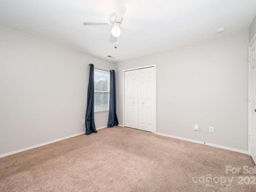 9822 Bayview Parkway, Charlotte, NC 28216.  MLS# CAR4273086, YatesRealty ID 20625. 
