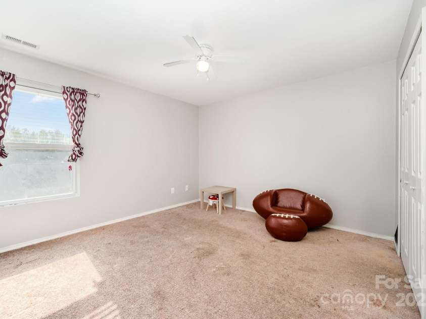 9822 Bayview Parkway, Charlotte, NC 28216.  MLS# CAR4273086, YatesRealty ID 20625. 