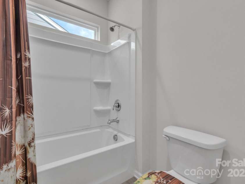 1115 Macallum Drive, Concord, NC 28027.  MLS# CAR4271321, YatesRealty ID 20626. 2nd Floor - Full Bathroom w/ Tub Shower