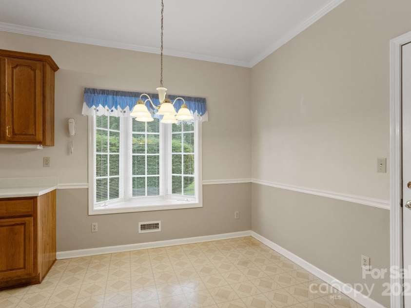 390 Classic Oaks Circle, Hendersonville, NC 28792.  MLS# CAR4271438, YatesRealty ID 20627. 