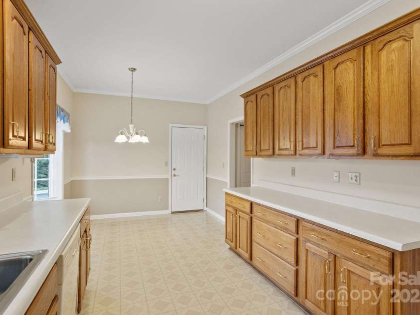 390 Classic Oaks Circle, Hendersonville, NC 28792.  MLS# CAR4271438, YatesRealty ID 20627. 