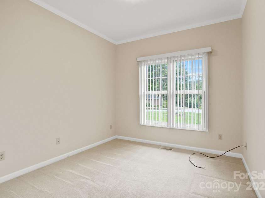 390 Classic Oaks Circle, Hendersonville, NC 28792.  MLS# CAR4271438, YatesRealty ID 20627. 