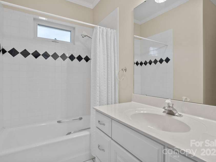 390 Classic Oaks Circle, Hendersonville, NC 28792.  MLS# CAR4271438, YatesRealty ID 20627. 