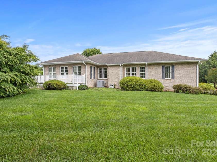 390 Classic Oaks Circle, Hendersonville, NC 28792.  MLS# CAR4271438, YatesRealty ID 20627. 