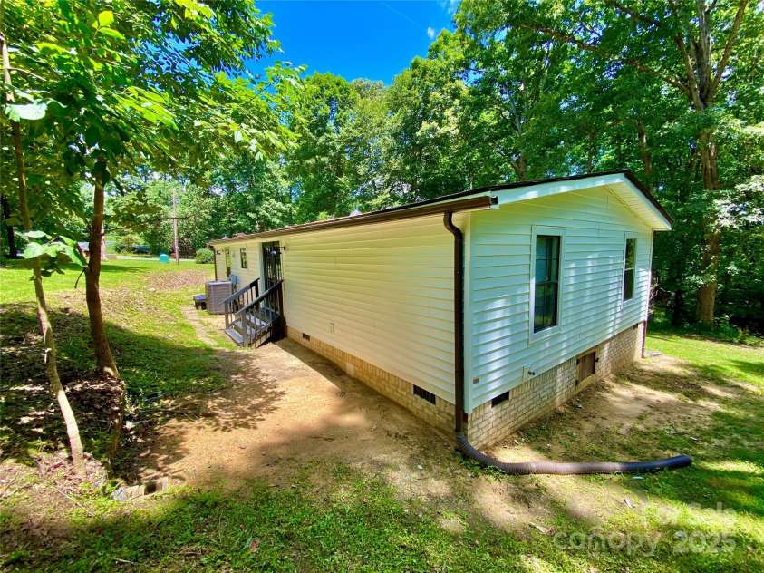 325 Scaley Bark Drive, Salisbury, NC 28147.  MLS# CAR4272712, YatesRealty ID 20628. 