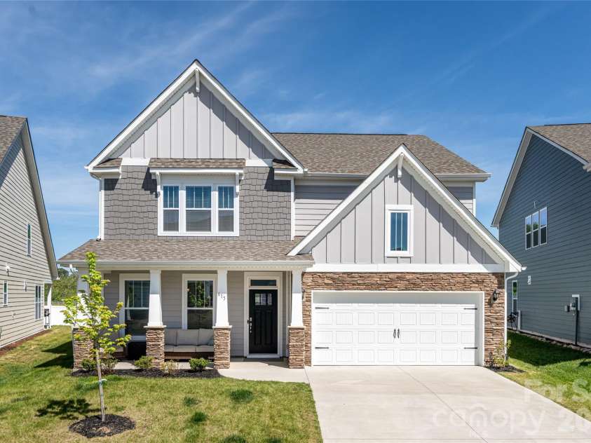 615 Fox Cove Road, Hendersonville, NC 28792.  MLS# CAR4379067, YatesRealty ID 20629. 