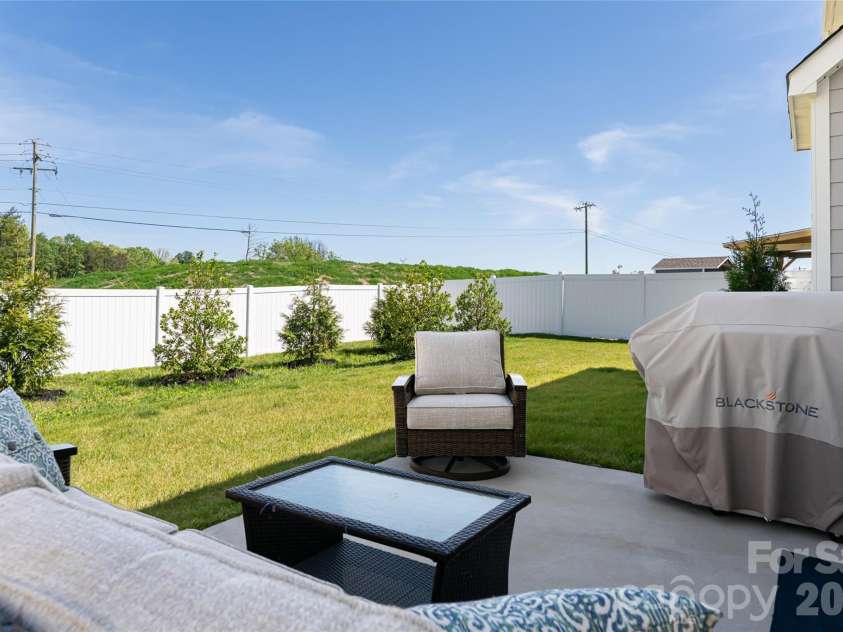 615 Fox Cove Road, Hendersonville, NC 28792.  MLS# CAR4379067, YatesRealty ID 20629. 