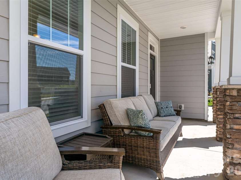 615 Fox Cove Road, Hendersonville, NC 28792.  MLS# CAR4379067, YatesRealty ID 20629. 