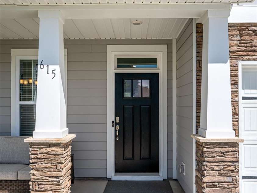 615 Fox Cove Road, Hendersonville, NC 28792.  MLS# CAR4379067, YatesRealty ID 20629. 