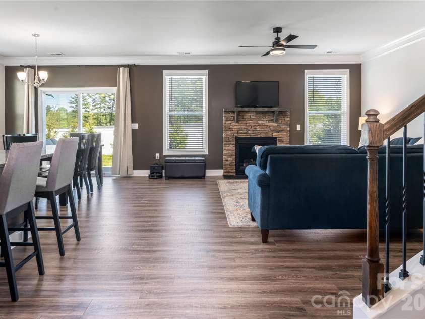 615 Fox Cove Road, Hendersonville, NC 28792.  MLS# CAR4379067, YatesRealty ID 20629. 