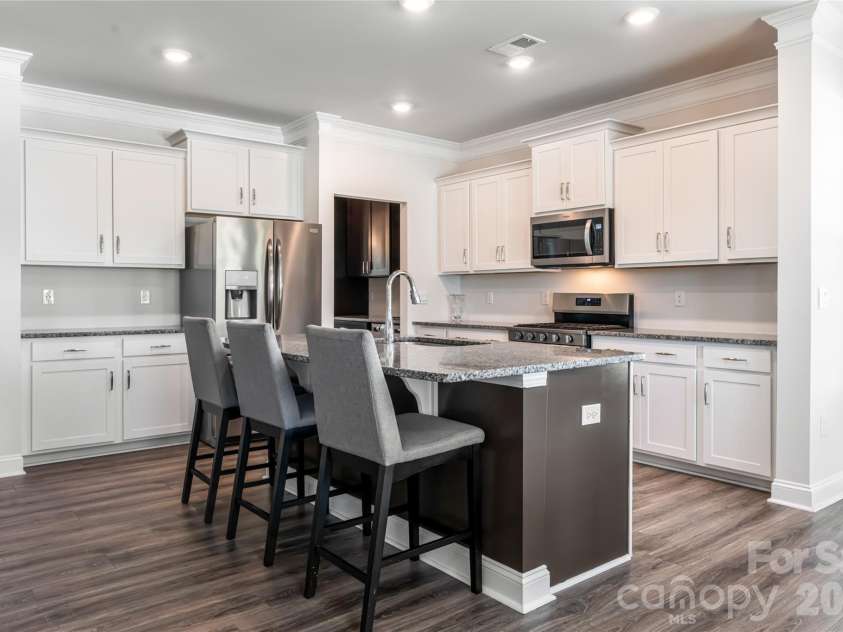 615 Fox Cove Road, Hendersonville, NC 28792.  MLS# CAR4379067, YatesRealty ID 20629. 