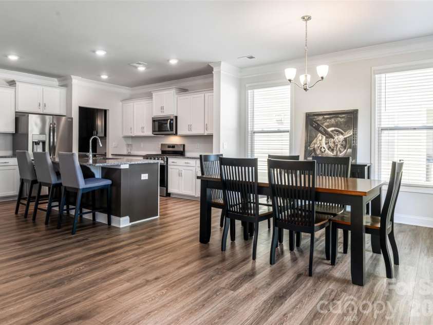 615 Fox Cove Road, Hendersonville, NC 28792.  MLS# CAR4379067, YatesRealty ID 20629. 