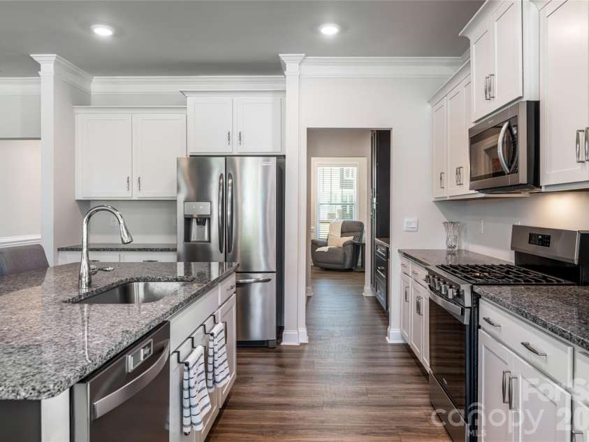 615 Fox Cove Road, Hendersonville, NC 28792.  MLS# CAR4379067, YatesRealty ID 20629. 